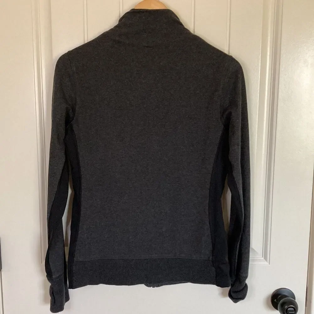 Nike‎ Dri-Fit Long Sleeve Slim Front Zipper Jacket in Grey Size Medium